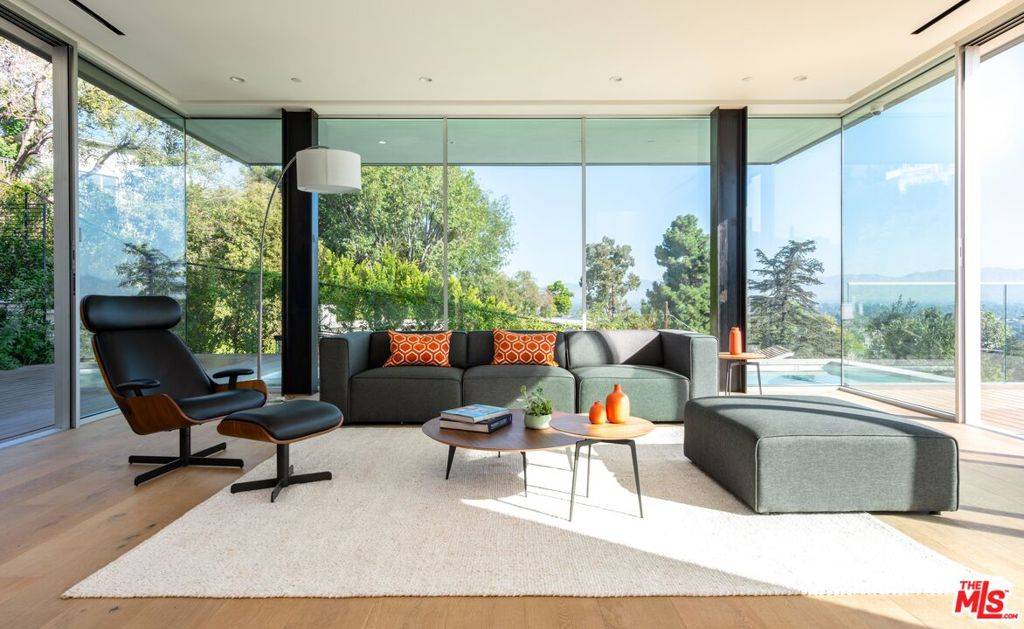 Sherman Oaks, CA 91423,3925 Murietta AVE