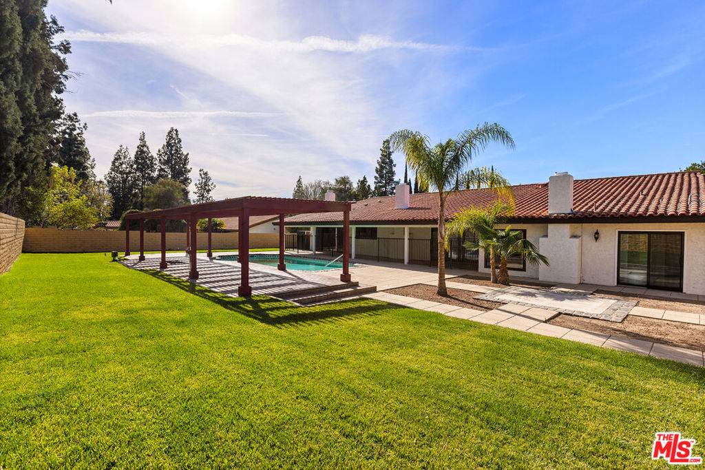 Northridge, CA 91324,9724 Bothwell RD