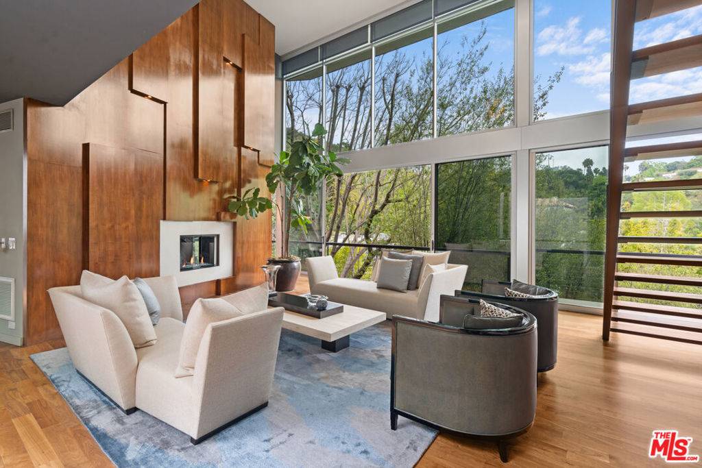 Beverly Hills, CA 90210,2207 Bowmont DR