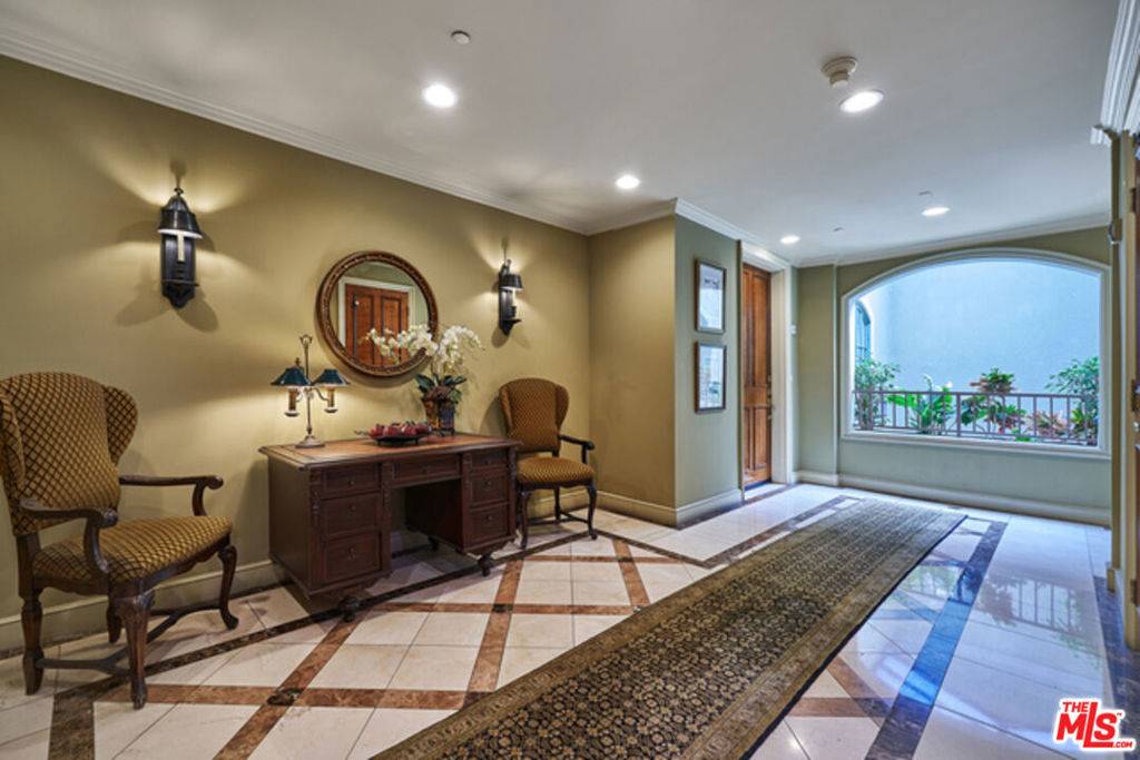 Beverly Hills, CA 90212,277 S Spalding DR #401