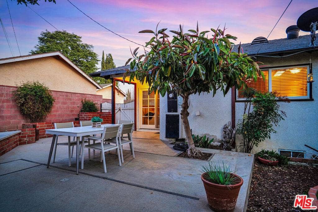 San Fernando, CA 91345,15241 Septo ST