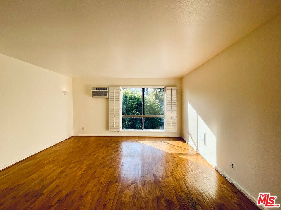 West Hollywood, CA 90069,1222 N Olive DR #305
