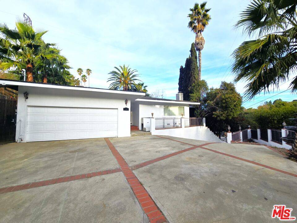 Studio City, CA 91604,3057 Laurel Canyon BLVD