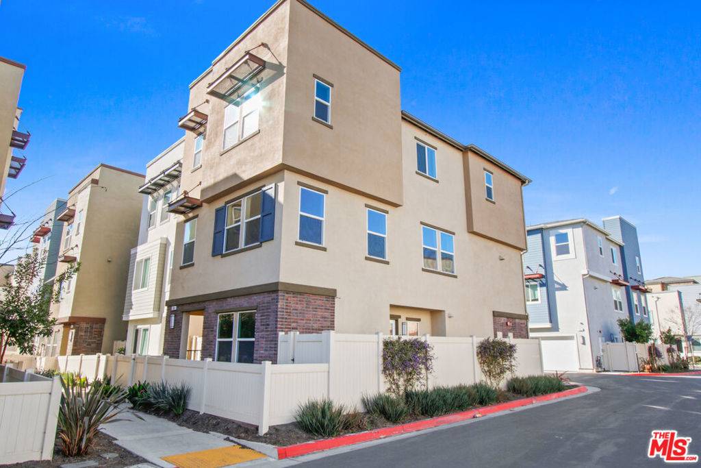 Inglewood, CA 90301,764 Daniel Freeman CIR