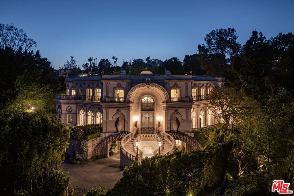 Beverly Hills, CA 90210,1091 Laurel WAY