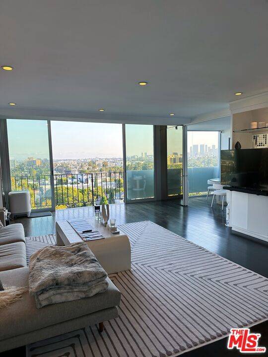 West Hollywood, CA 90069,818 N Doheny DR #808