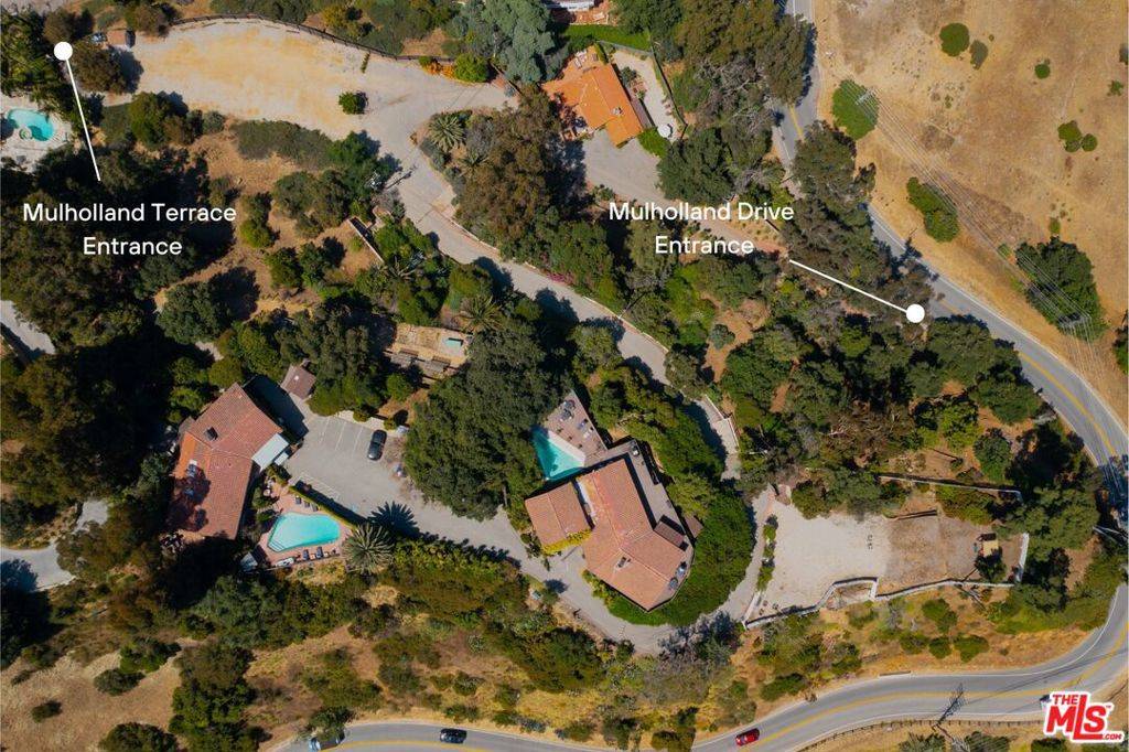 Los Angeles, CA 90046,8207 Mulholland DR