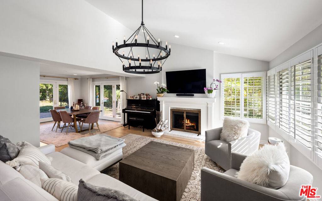 Calabasas, CA 91302,22435 Cairnloch ST