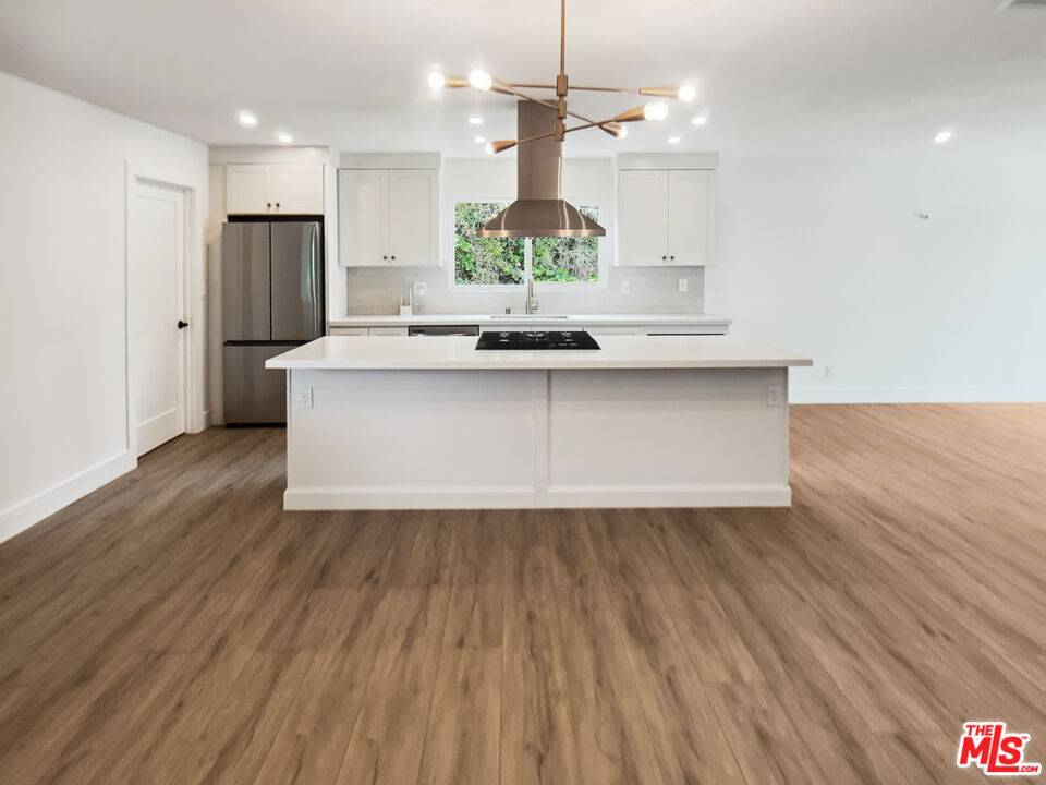 Rancho Palos Verdes, CA 90275,6820 Abbottswood DR