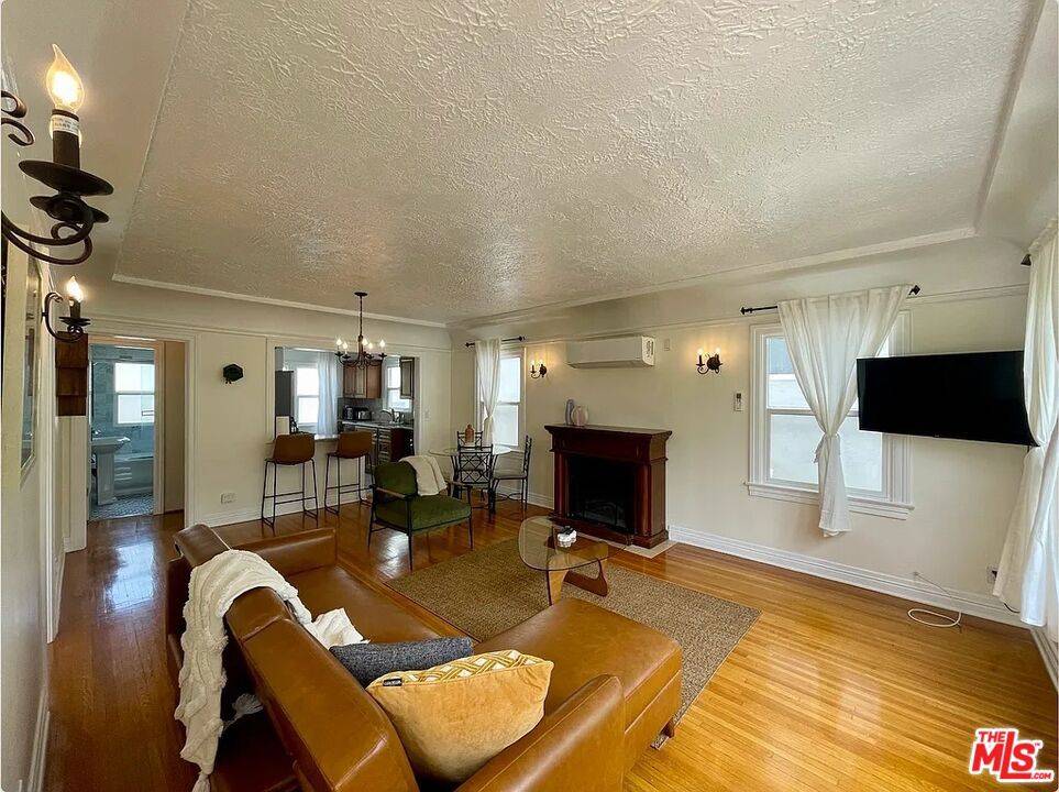 Santa Monica, CA 90403,839 5th ST #B