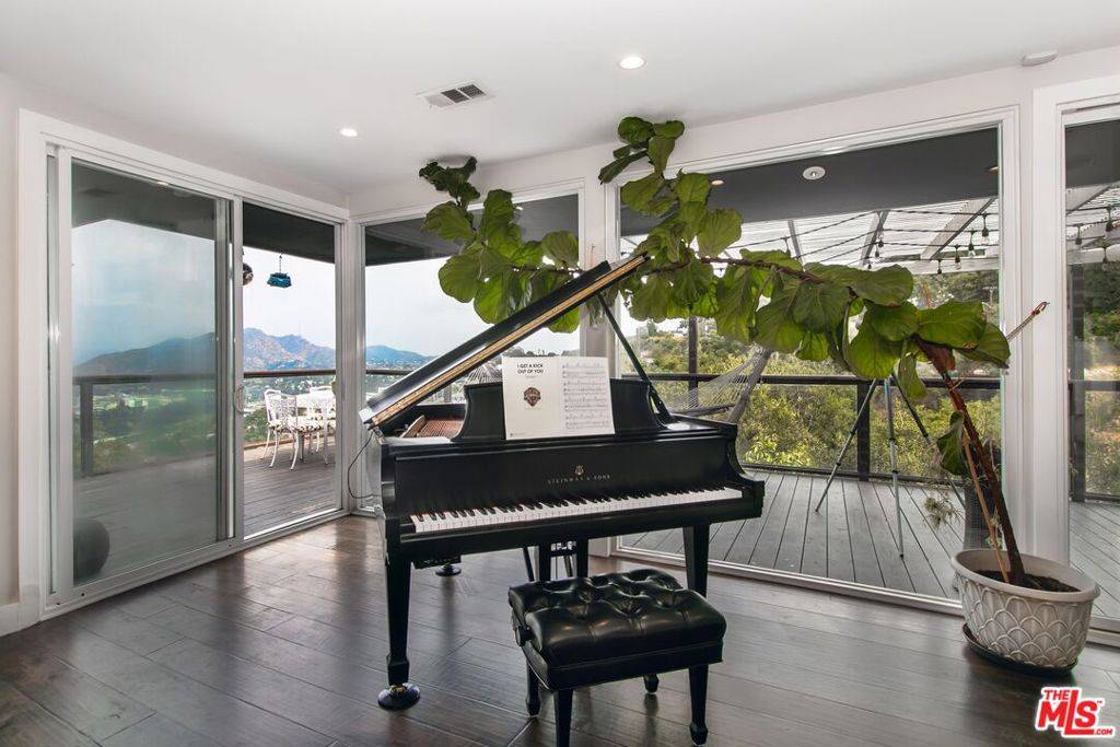 Studio City, CA 91604,3200 Wrightwood DR