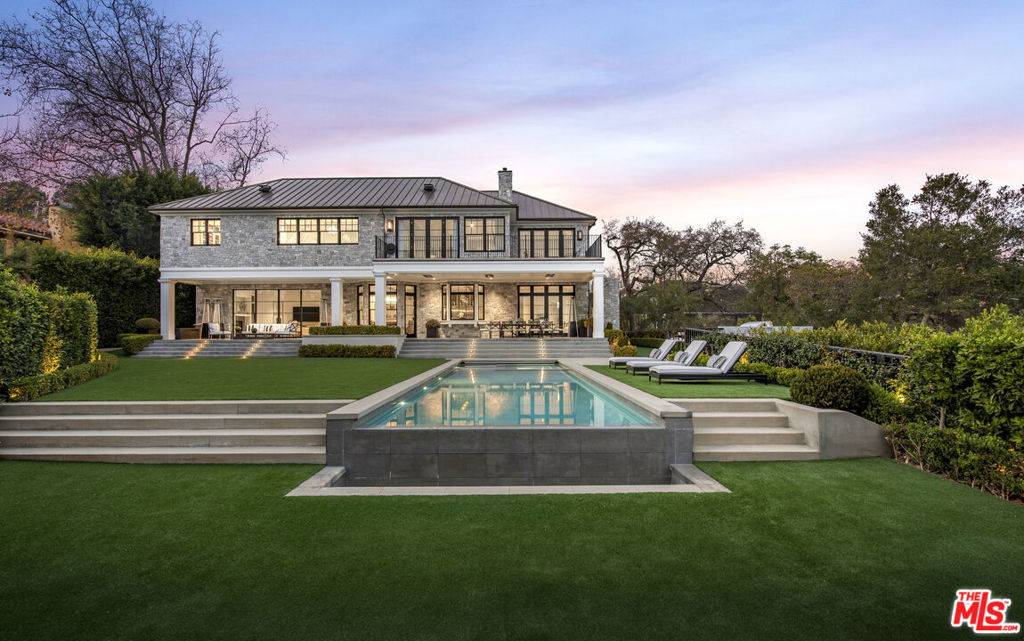 Los Angeles, CA 90049,22 Oakmont DR