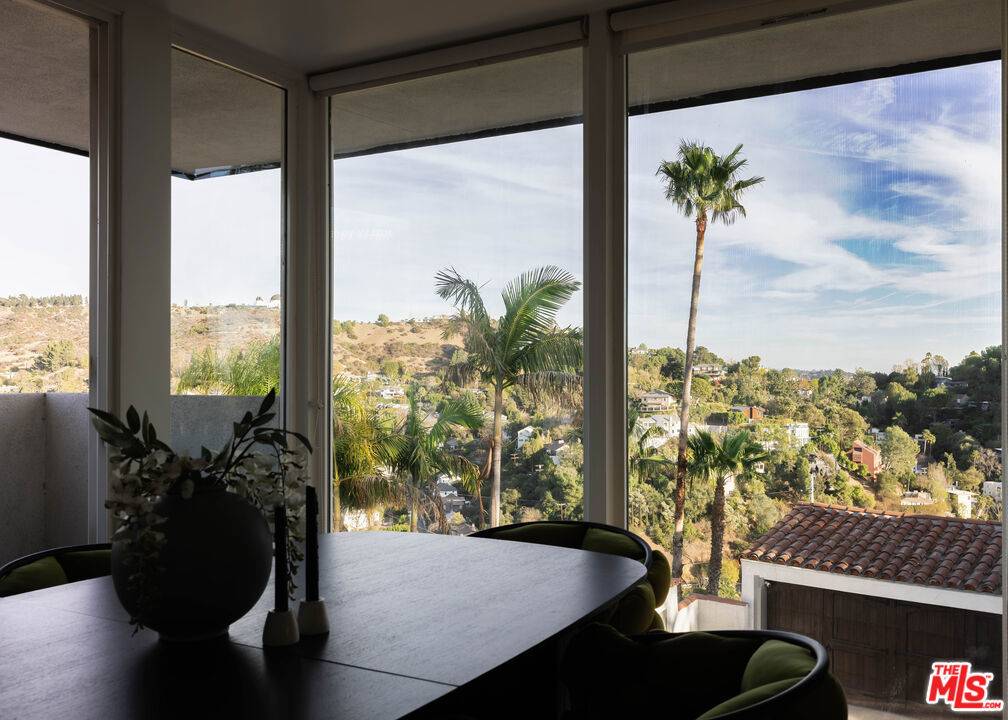 Los Angeles, CA 90068,2751 Hollyridge DR
