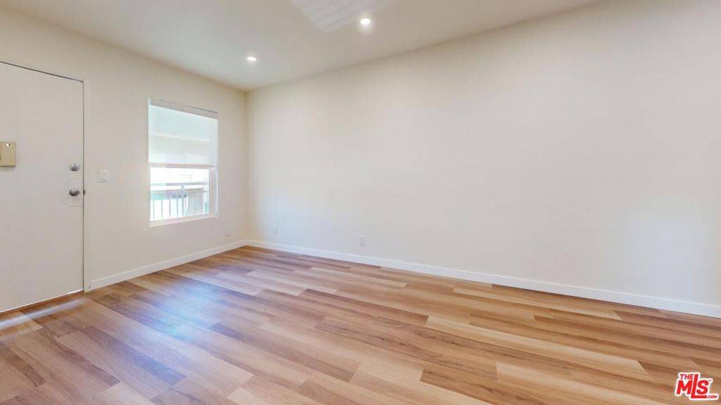 Los Angeles, CA 90025,11551 Ohio AVE #4