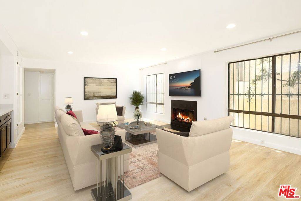 Los Angeles, CA 90025,1738 S BENTLEY AVE #102
