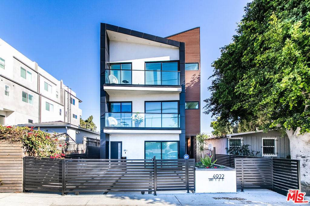 Los Angeles, CA 90066,4922 S Centinela AVE