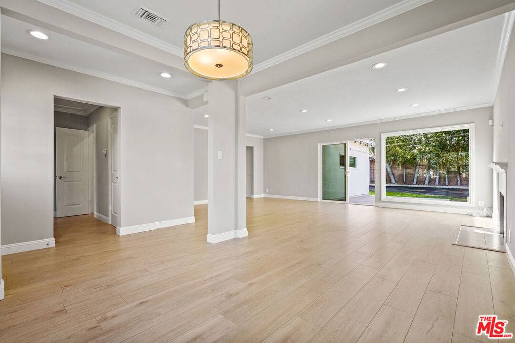Encino, CA 91436,16354 Moorpark ST