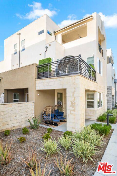 Valencia, CA 91381,27238 Bush Mallow CT