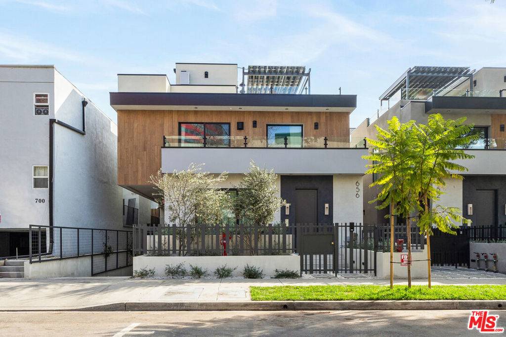 West Hollywood, CA 90069,656 Huntley DR #102