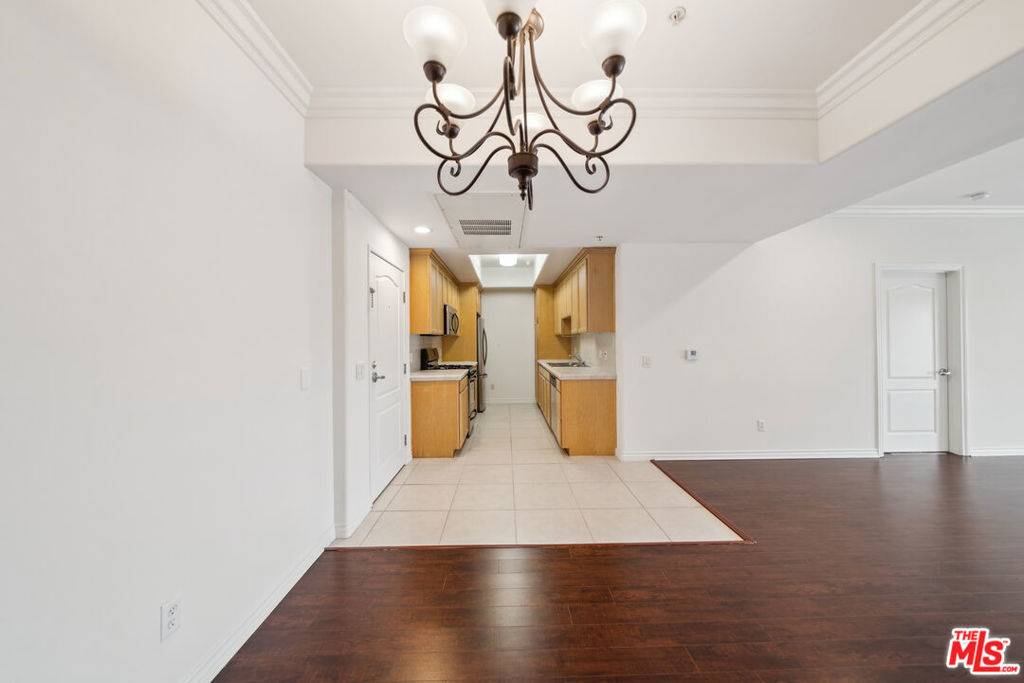 Los Angeles, CA 90034,3328 S. Oakhurst Ave. #205