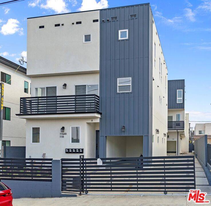 Los Angeles, CA 90006,1116 S Mariposa AVE