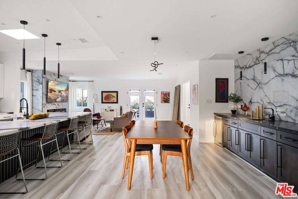 Los Angeles, CA 90043,5529 Bradna DR