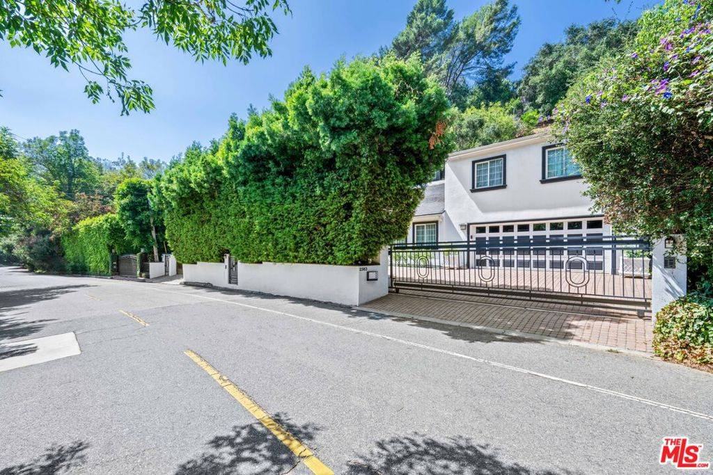 Beverly Hills, CA 90210,2563 Hutton DR