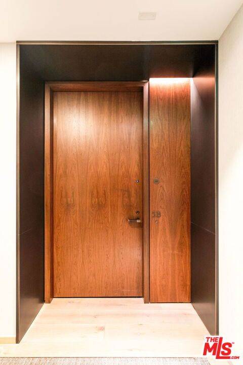 Los Angeles, CA 90048,8899 Beverly BLVD #5B