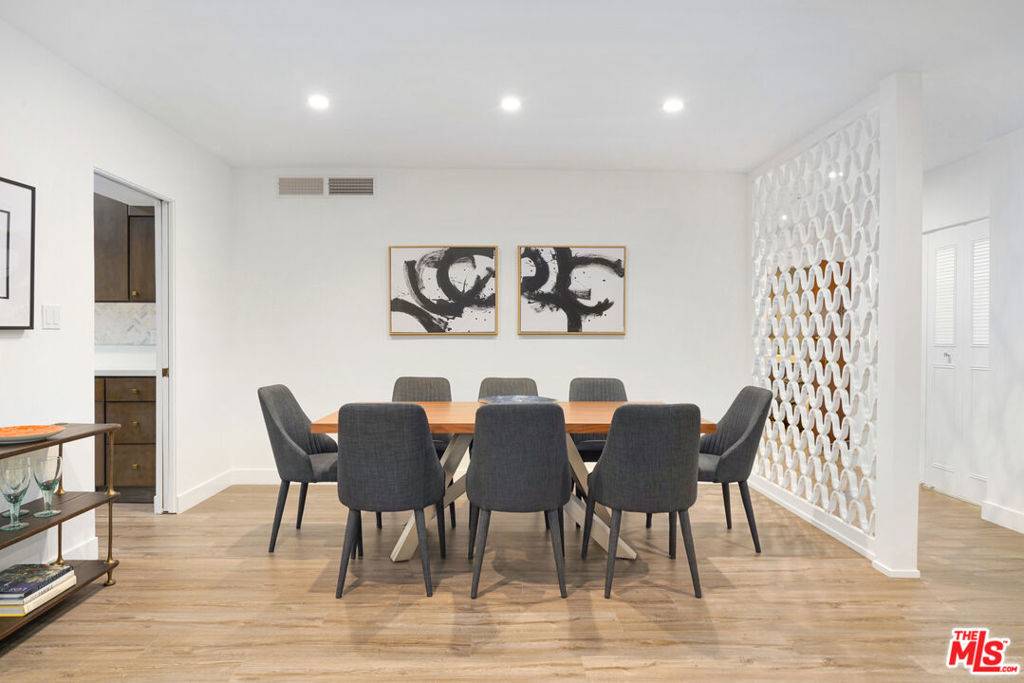 Beverly Hills, CA 90210,419 N Oakhurst DR #101