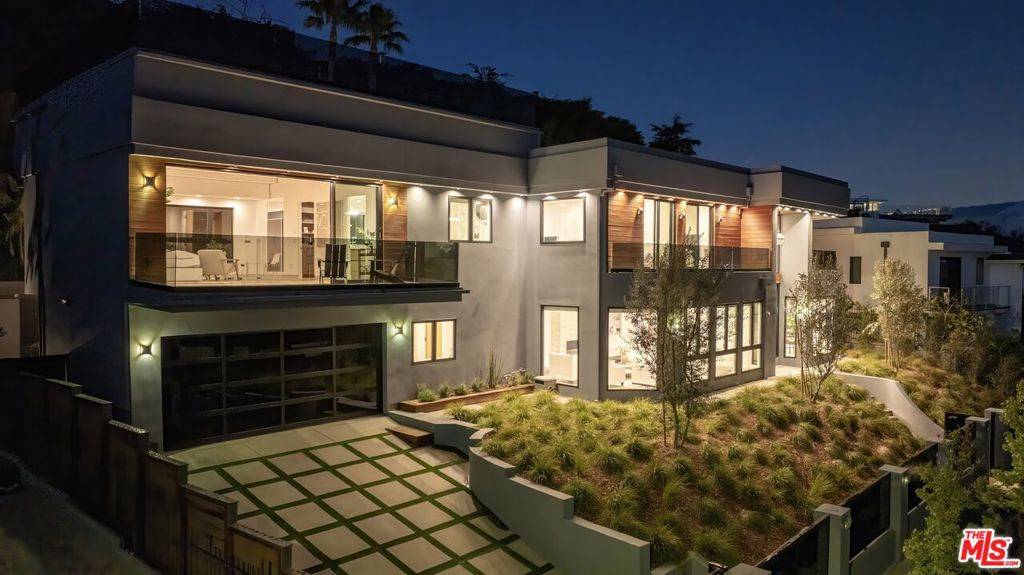 Los Angeles, CA 90046,7911 Oceanus DR