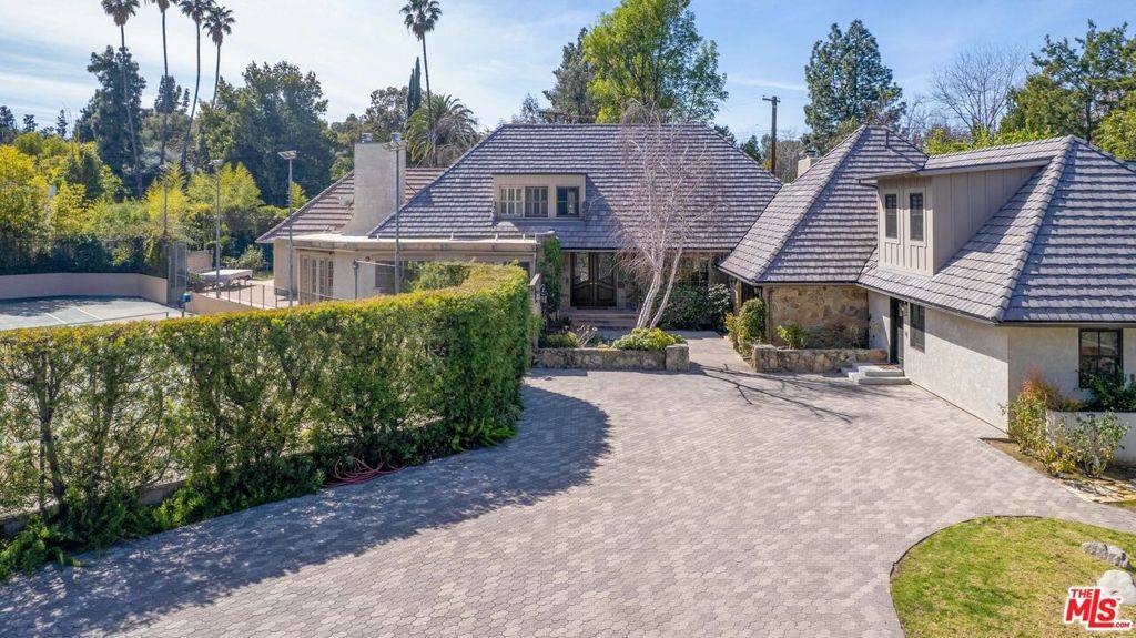 Woodland Hills, CA 91364,5200 Collier PL