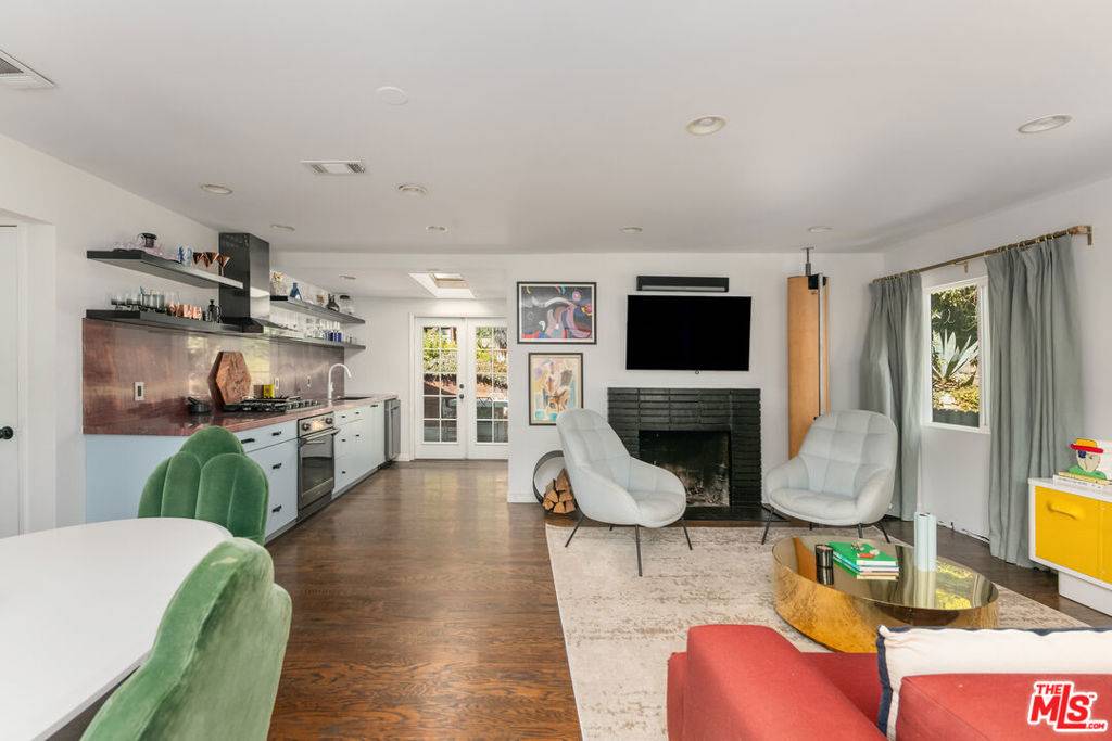 Los Angeles, CA 90046,8700 Crescent DR