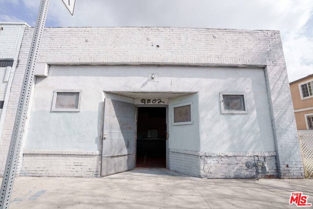 Los Angeles, CA 90003,9502 S Main ST