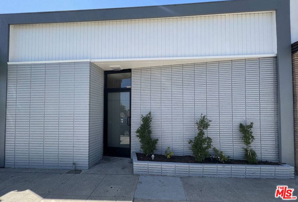 North Hollywood, CA 91601,5639 Cahuenga BLVD