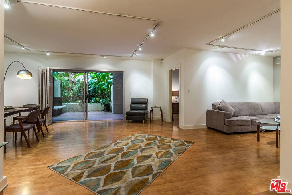West Hollywood, CA 90069,1131 Alta Loma RD #117