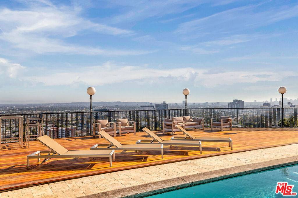 Los Angeles, CA 90068,5667 Tryon RD