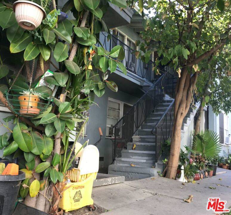 North Hollywood, CA 91606,6727 WHITSETT AVE #5