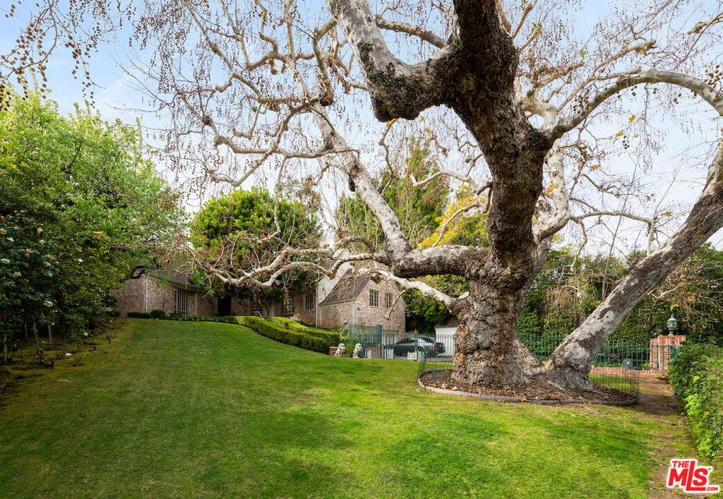 Los Angeles, CA 90024,601 Woodruff AVE