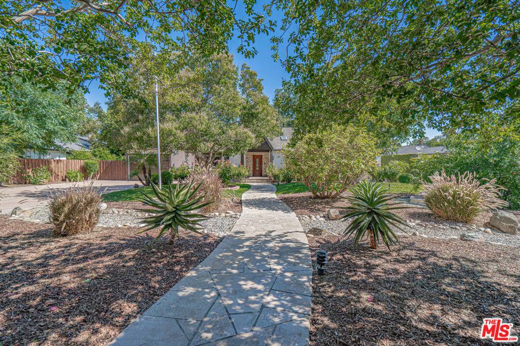 Woodland Hills, CA 91367,22651 Calvert ST