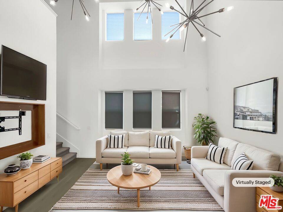 Irvine, CA 92618,170 Fable