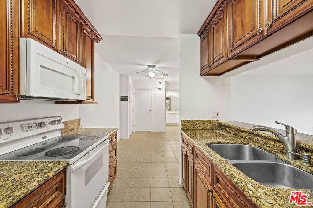 Encino, CA 91316,5460 White Oak AVE #A318