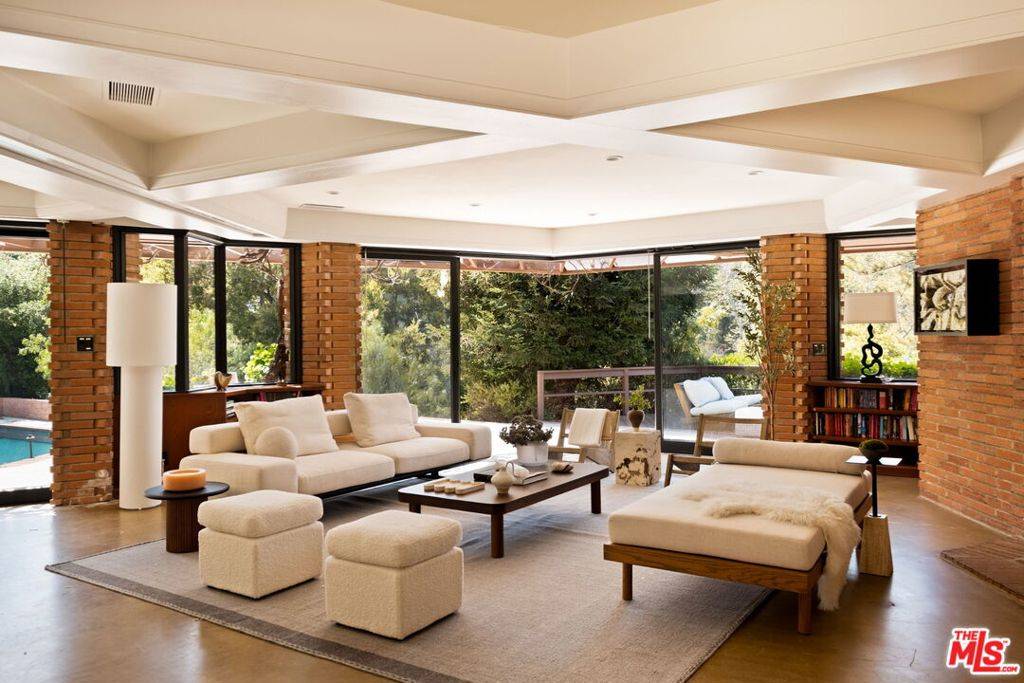 Pacific Palisades, CA 90272,14148 Rustic LN