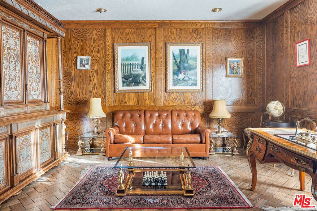 Los Angeles, CA 90049,16501 Mulholland DR