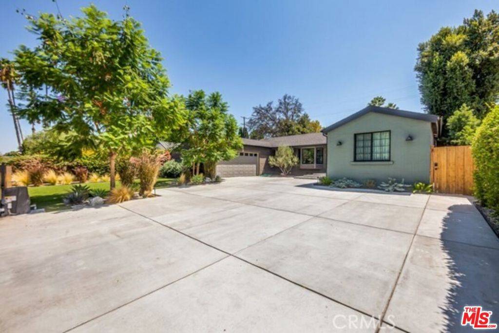 Encino, CA 91436,16446 Moorpark ST