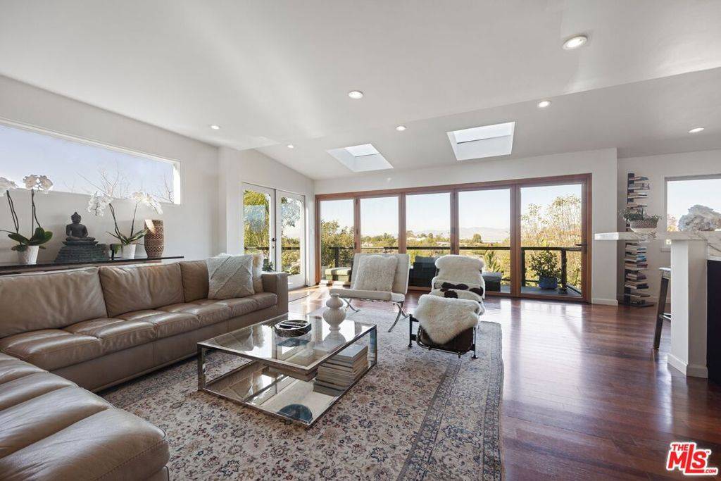 Los Angeles, CA 90046,7483 Palo Vista DR