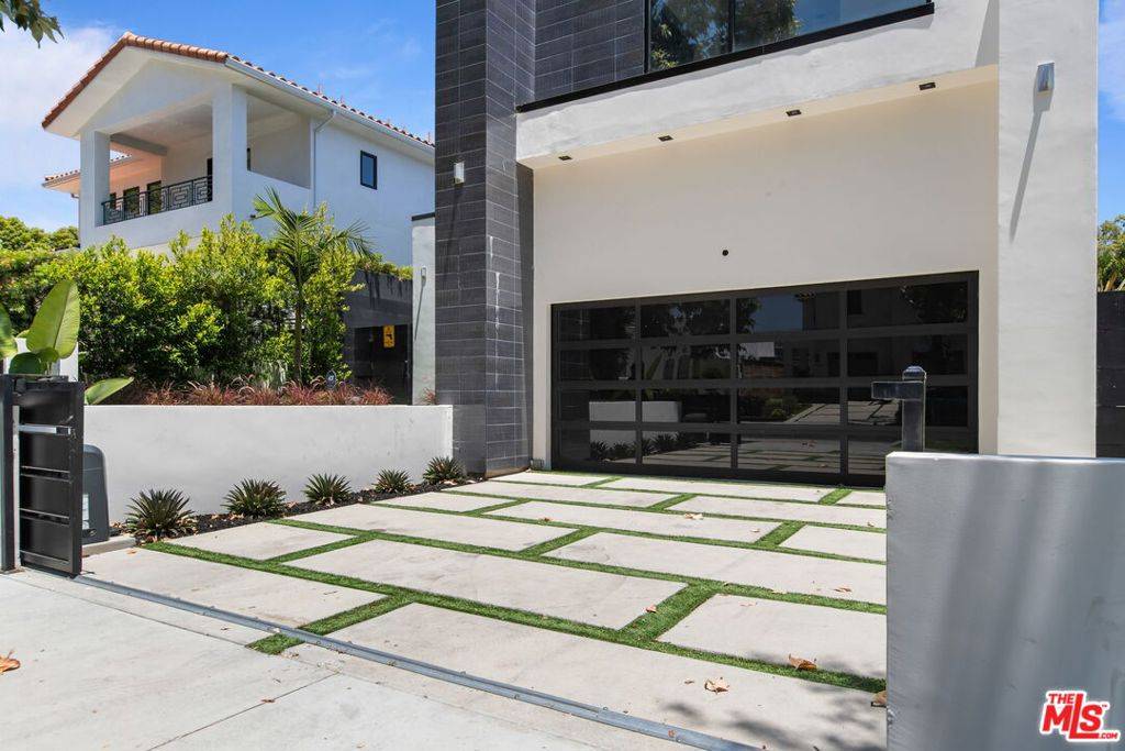 Los Angeles, CA 90038,816 N Sycamore AVE