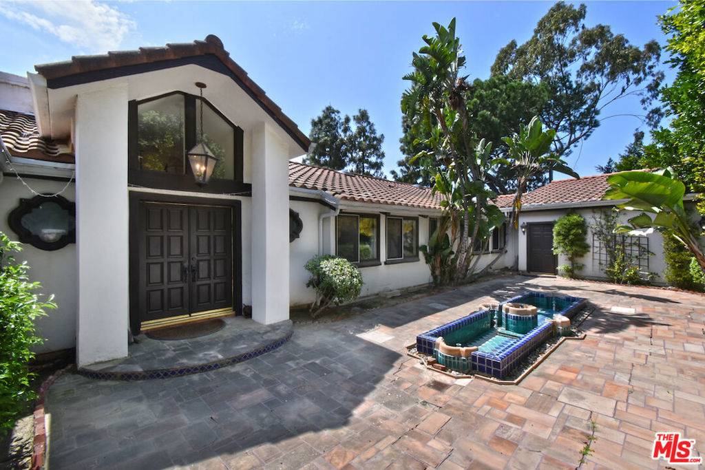 Beverly Hills, CA 90210,2901 Benedict Canyon Drive