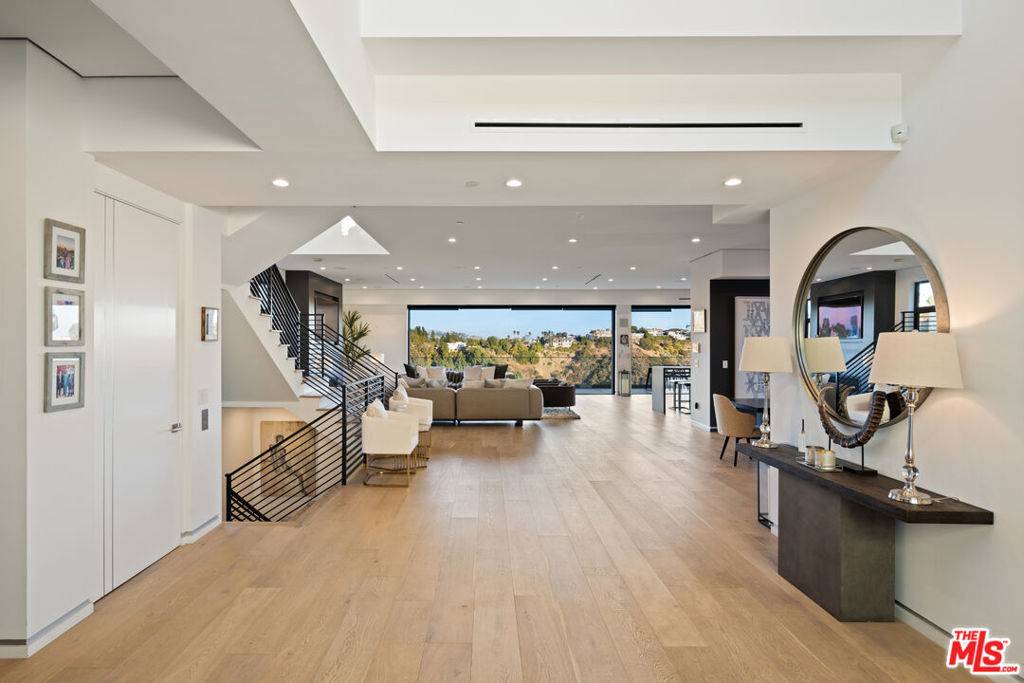 Los Angeles, CA 90049,1200 Linda Flora DR