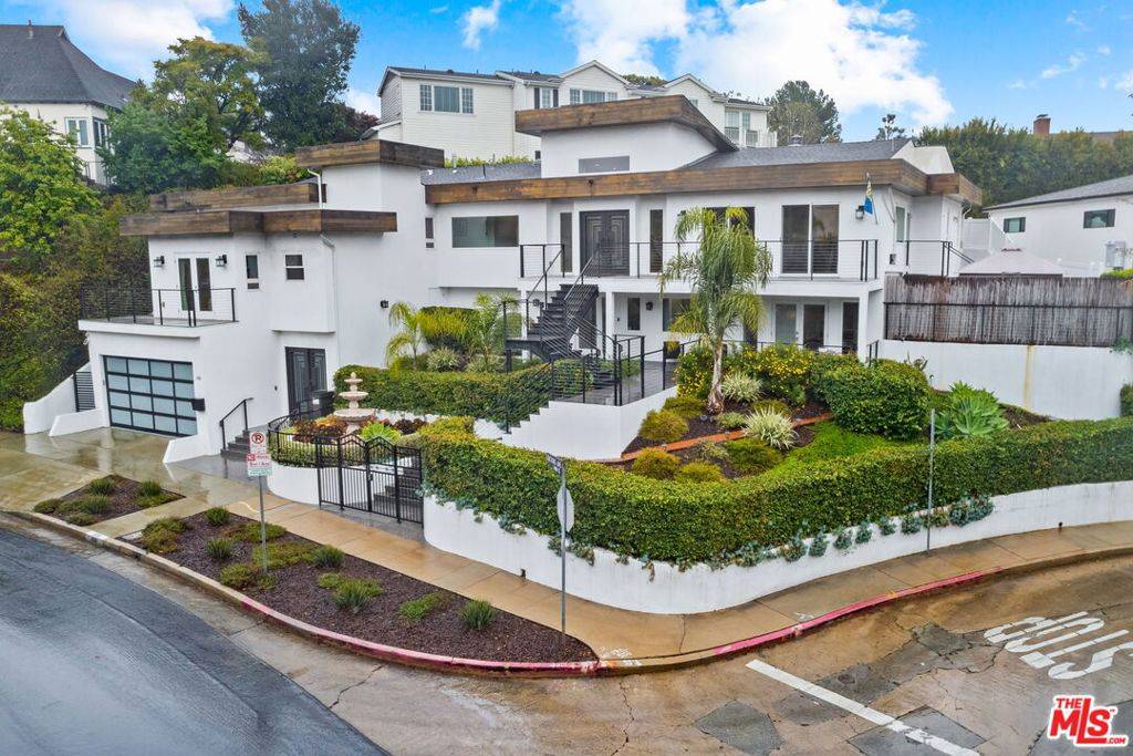 Los Angeles, CA 90024,436 Levering AVE