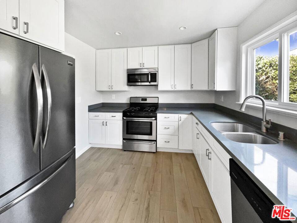 Reseda, CA 91335,6906 Balcom AVE